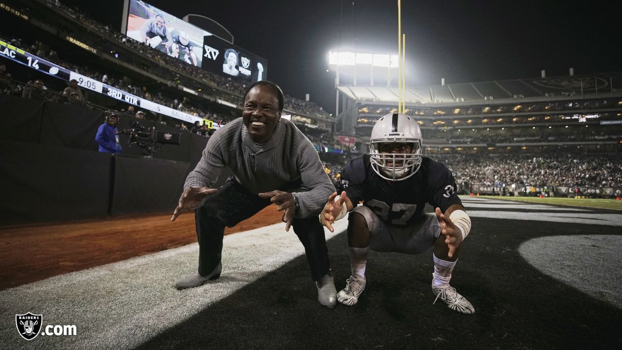 Raiders' Super Bowl-winning plays recreated by Tennyson HS team