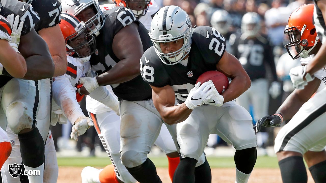 Oakland Raiders running back Doug Martin (28) celebrates his