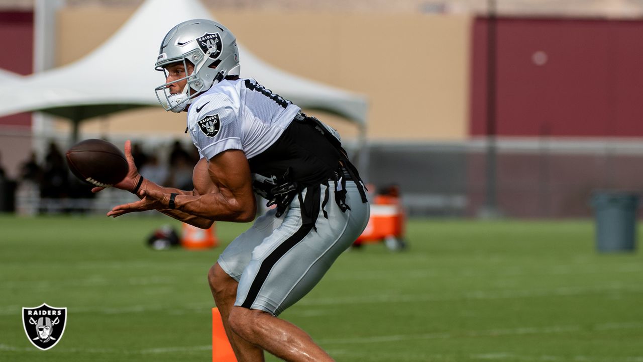 Raiders WR Mack Hollins continues to impress at camp