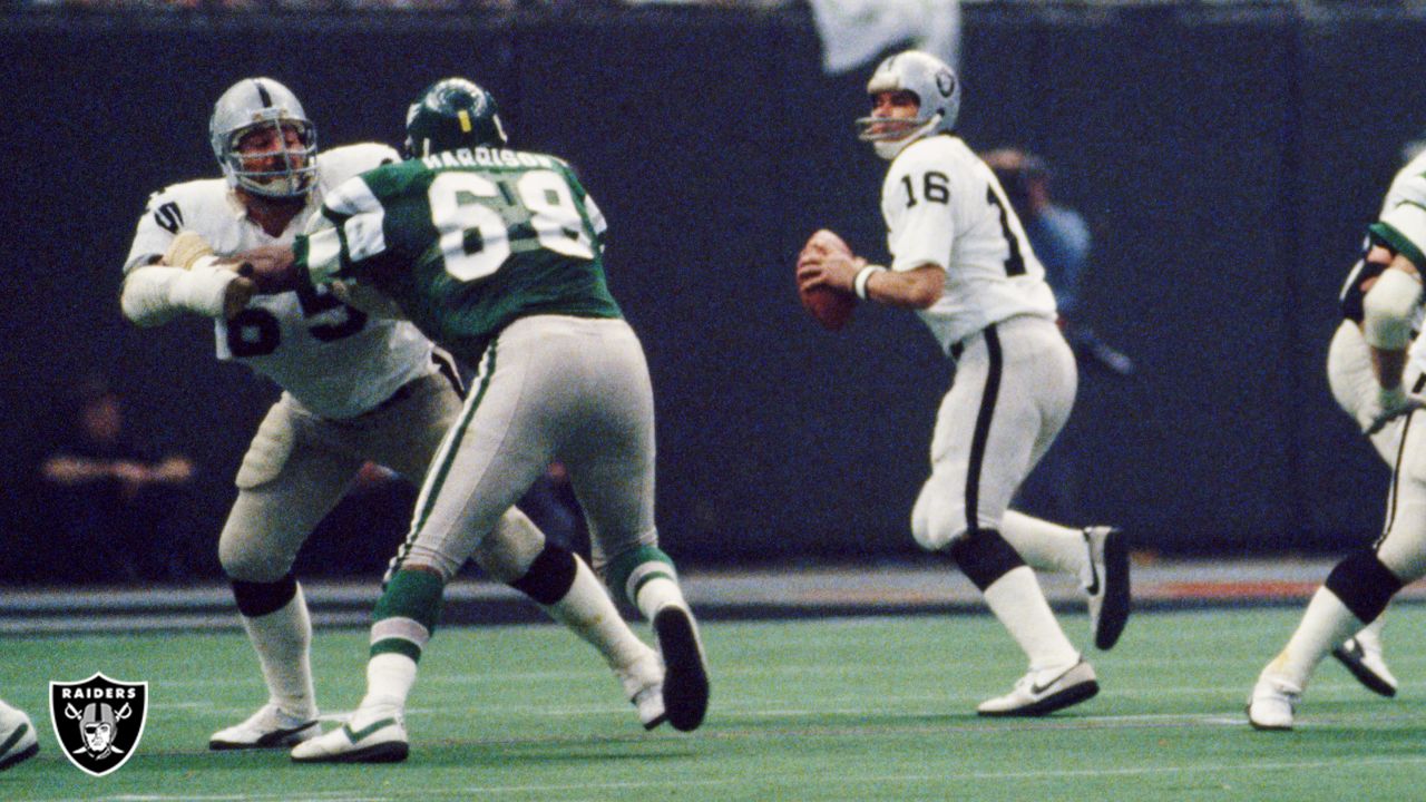 Super Bowl XV QB Jim Plunkett Oakland Raiders Philadelphia Eagles