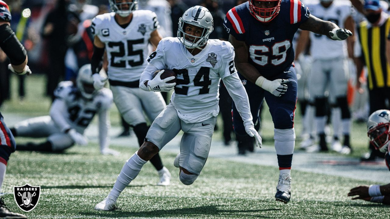 Patriots take on Raiders at Gillette Stadium