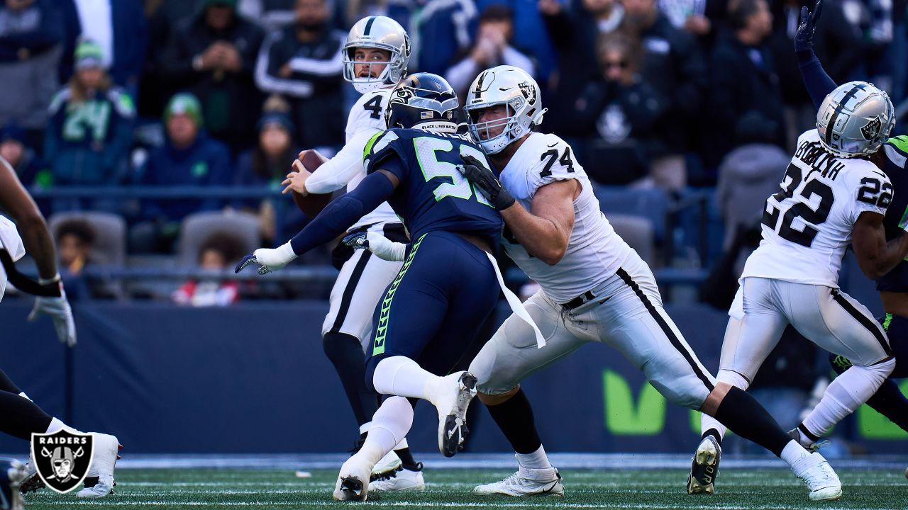 What Seahawks fans can take away from Derek Carr situation with Raiders -  Field Gulls