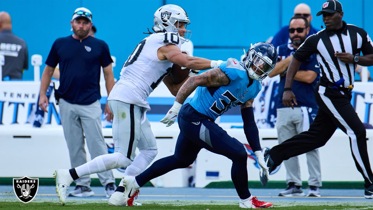 Las Vegas Raiders running back Brandon Bolden (34) takes a break during  their game against the Tennessee Titans Sunday, Sept. 25, 2022, in  Nashville, Tenn. (AP Photo/Wade Payne Stock Photo - Alamy