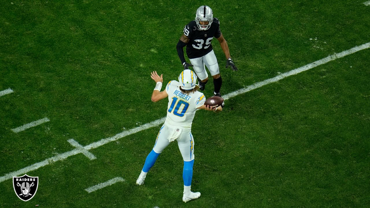 Chargers vs Raiders final score: Las Vegas falls short, 24-19 - Silver And  Black Pride