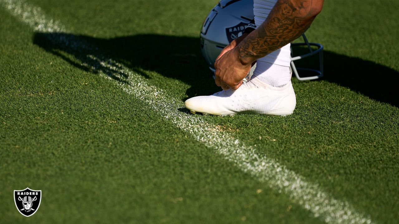 Las Vegas Raiders tight end Nick Bowers catches a pass during an NFL  football practice Tuesday, June 15, 2021, in Henderson, Nev. (AP Photo/John  Locher Stock Photo - Alamy