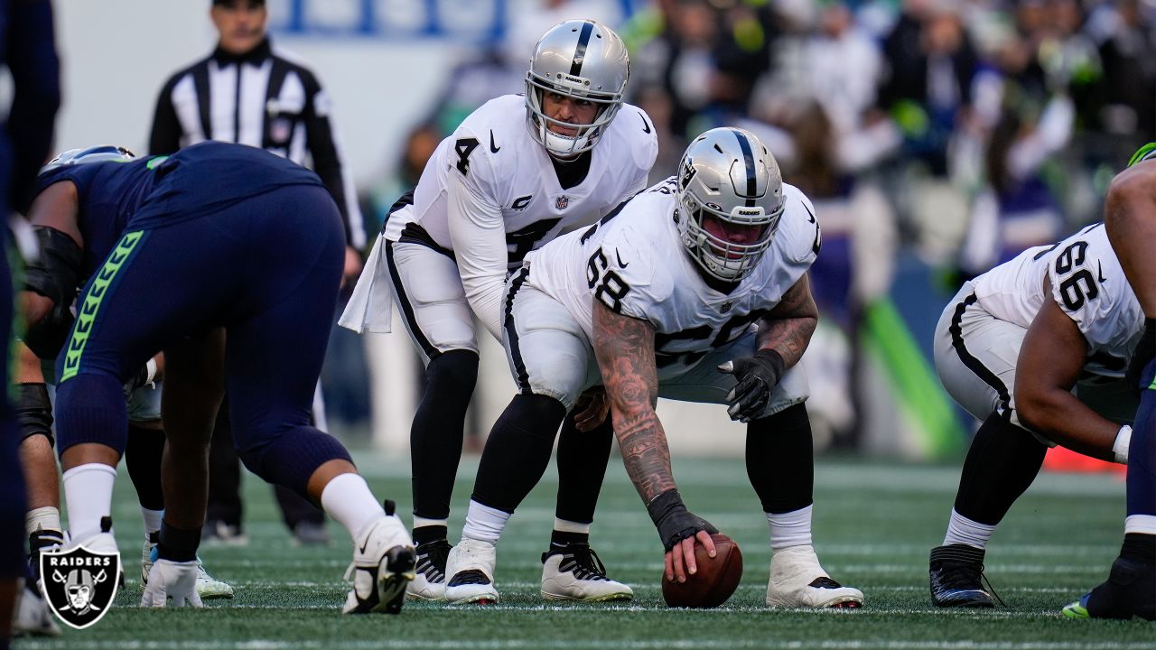 What Seahawks fans can take away from Derek Carr situation with Raiders -  Field Gulls