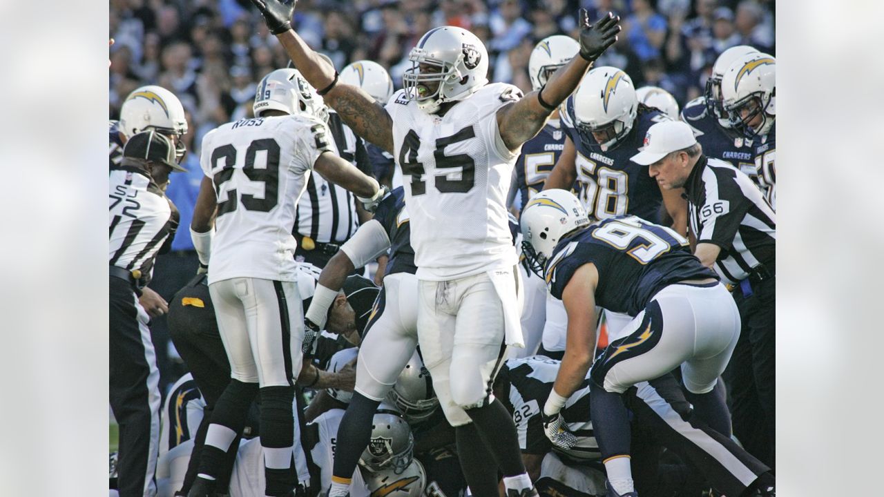 Raiders build big lead, beat Chargers 37-29