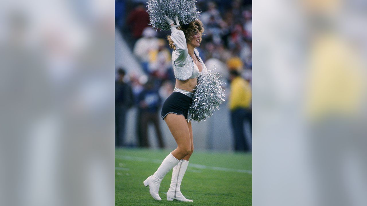 Super Bowl XVIII: A Raiders' runaway! 'Skins hogtied, 38-9 – New