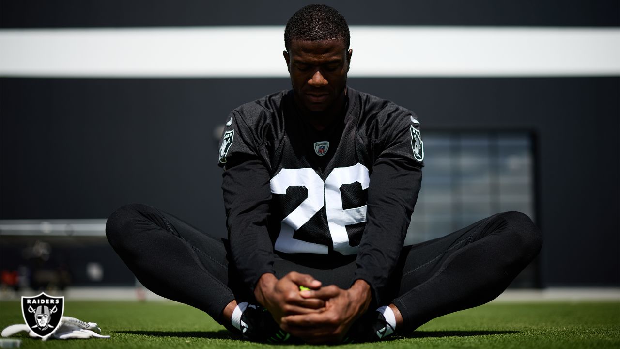 Las Vegas Raiders corner back Amik Robertson makes a catch during an NFL  football practice Wednesday, July 28, 2021, in Henderson, Nev. (AP  Photo/David Becker Stock Photo - Alamy