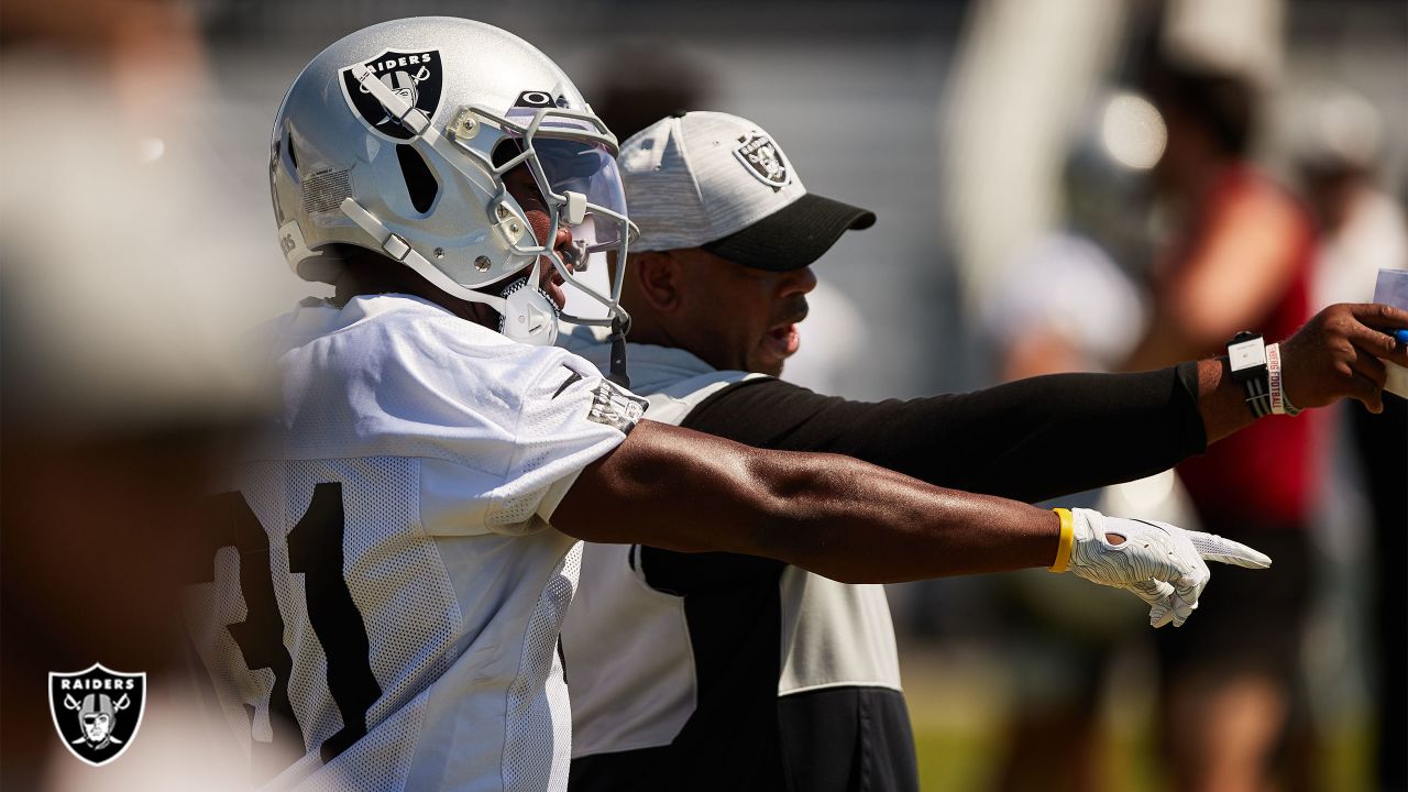 Pittsburgh, PA, USA. 19th Sep, 2021. Raiders in the tunnel before the  Pittsburgh Steelers vs Las Vegas Raiders game at Heinz Field in Pittsburgh,  PA. Jason Pohuski/CSM/Alamy Live News Stock Photo 