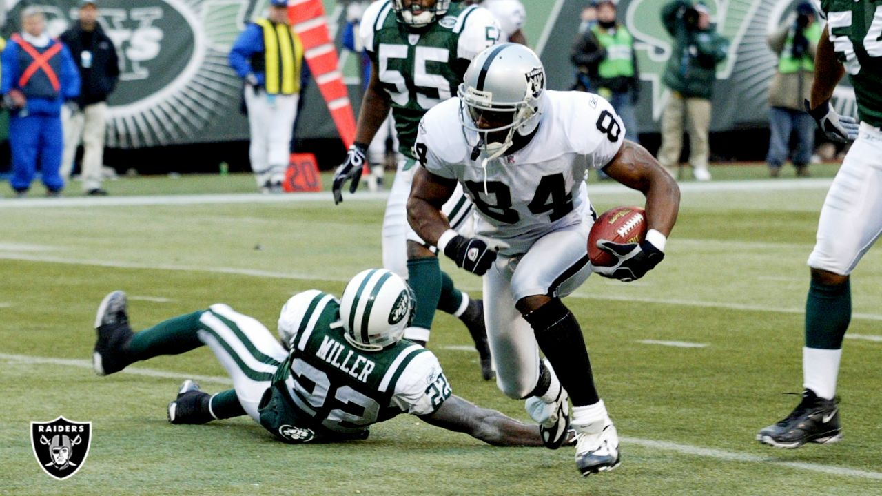 East Rutherford, New Jersey, USA. 6th Dec, 2020. New York Jets tight end  Daniel Brown (87) in action during the NFL game between the Las Vegas  Raiders and the New York Jets