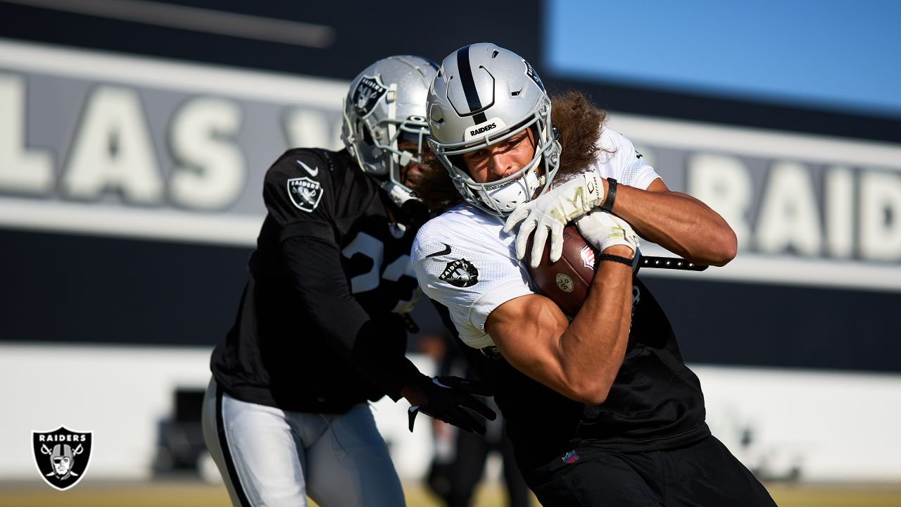 Las Vegas Raiders defensive end Clelin Ferrell (99) looks on as linebacker  Denzel Perryman (52) …