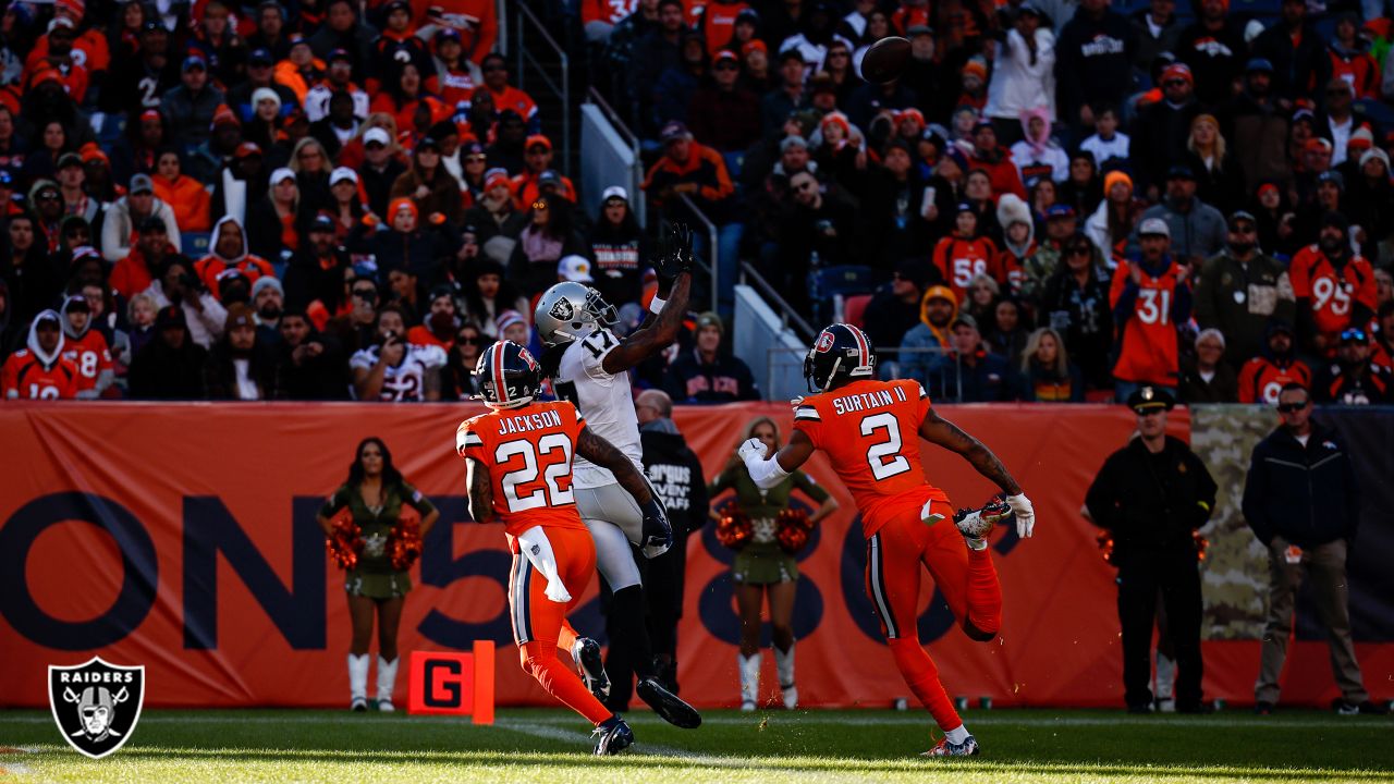 Las Vegas Raiders ride to a season sweep over the Denver Broncos