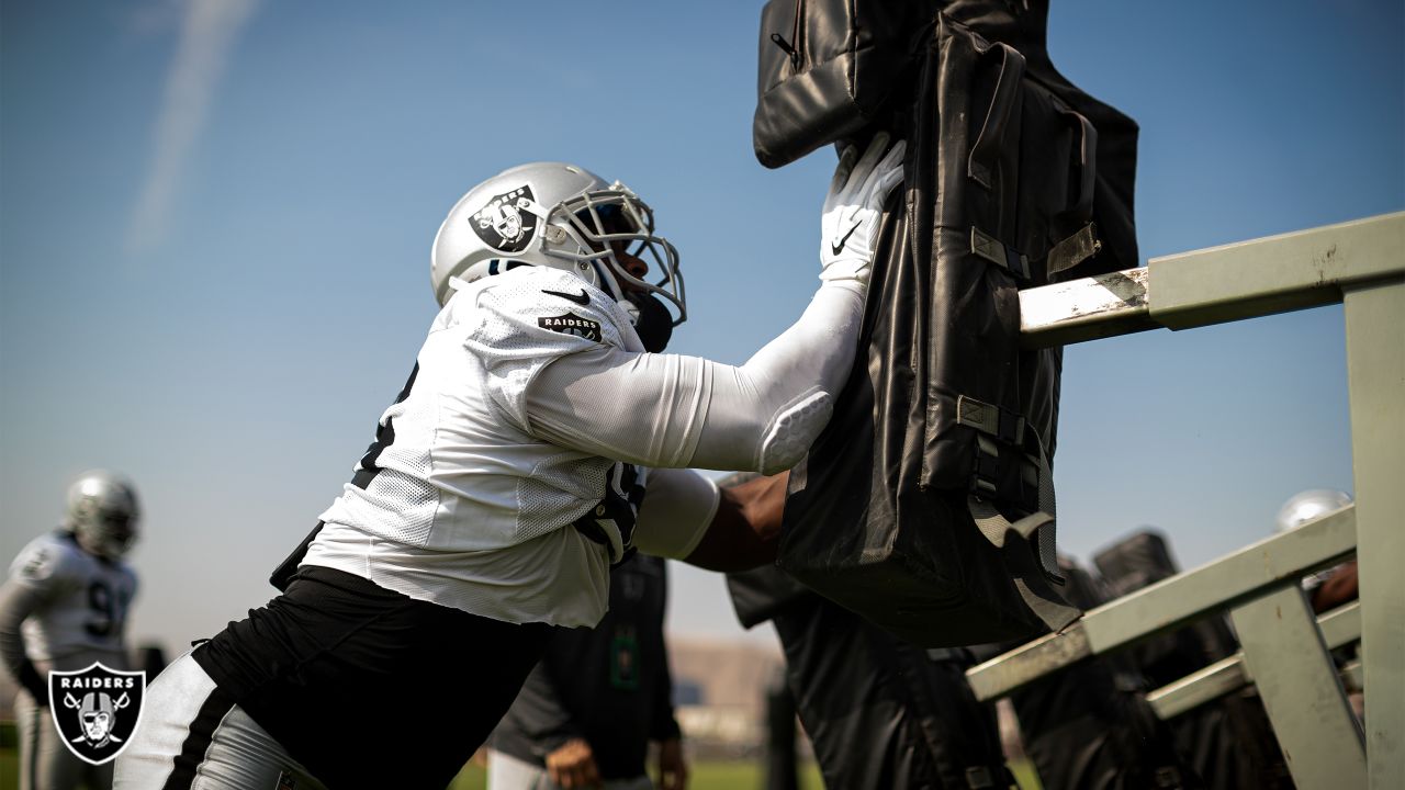 Las Vegas Raiders defensive end Carl Nassib (94) during training camp on  Thursday, Aug 19, 2021, in Thousand Oaks, Calif. (Dylan Stewart/Image of  Spor Stock Photo - Alamy