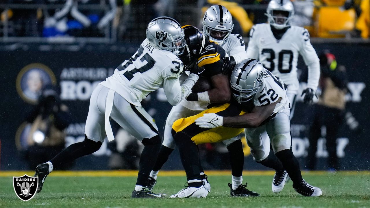 Raiders fall to Steelers in frigid cold, lose Pro Bowler Chandler Jones to  elbow injury