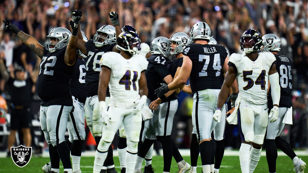 Las Vegas Raiders defensive end Maxx Crosby (98) plays against the  Cincinnati Bengals during the first half of an NFL football game, Sunday,  Nov. 21, 2021, in Las Vegas. (AP Photo/Rick Scuteri