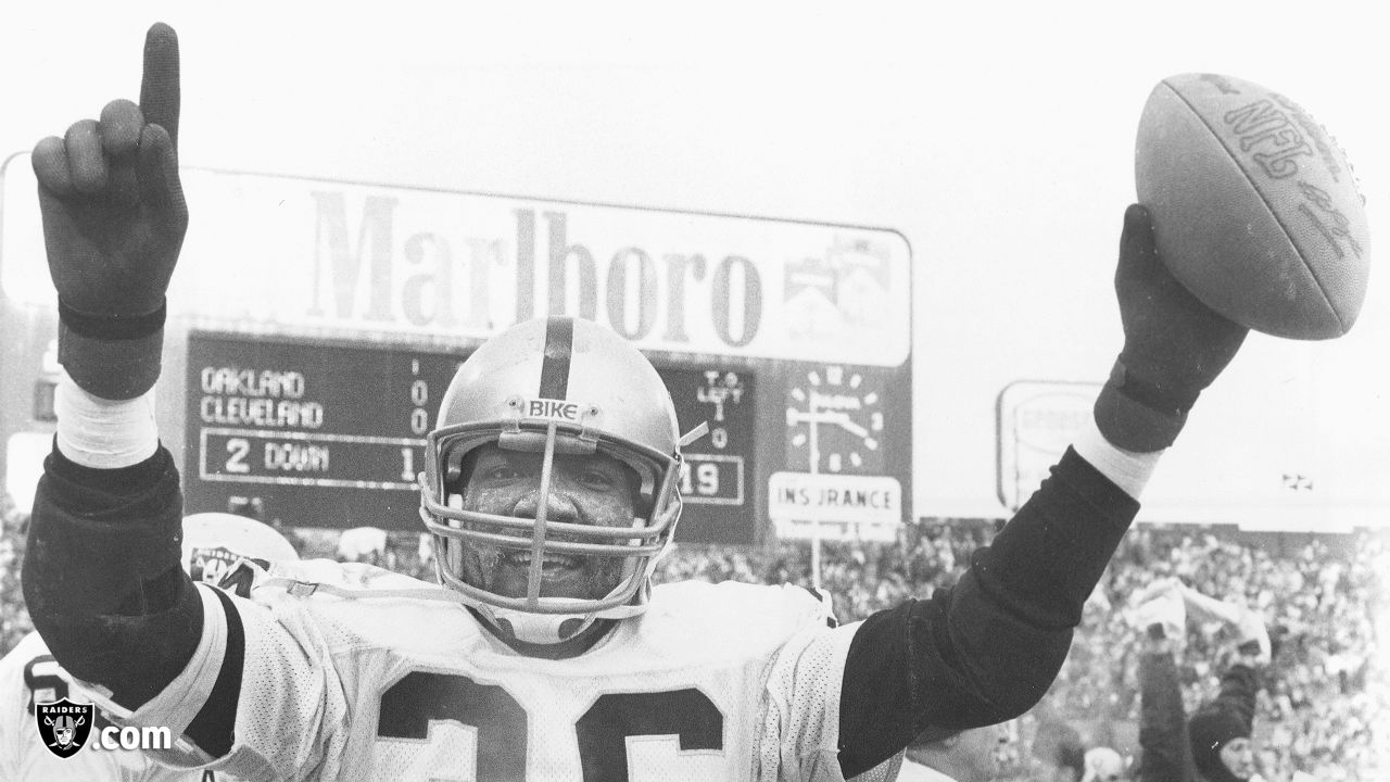 Cleveland Browns defeat powerful Raiders, 7-3, at Oakland in 1973: Monday  Browns Blast 