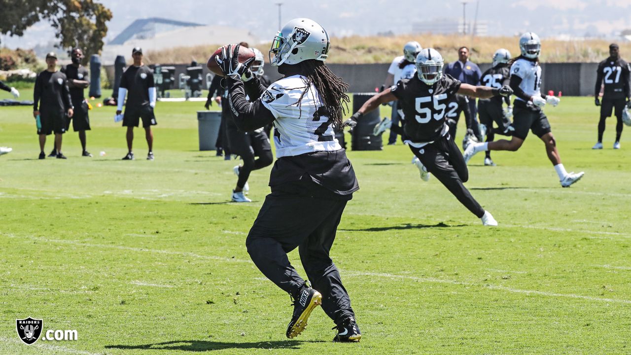 Raiders' Tom Cable says RB Marshawn Lynch is as smart as they come