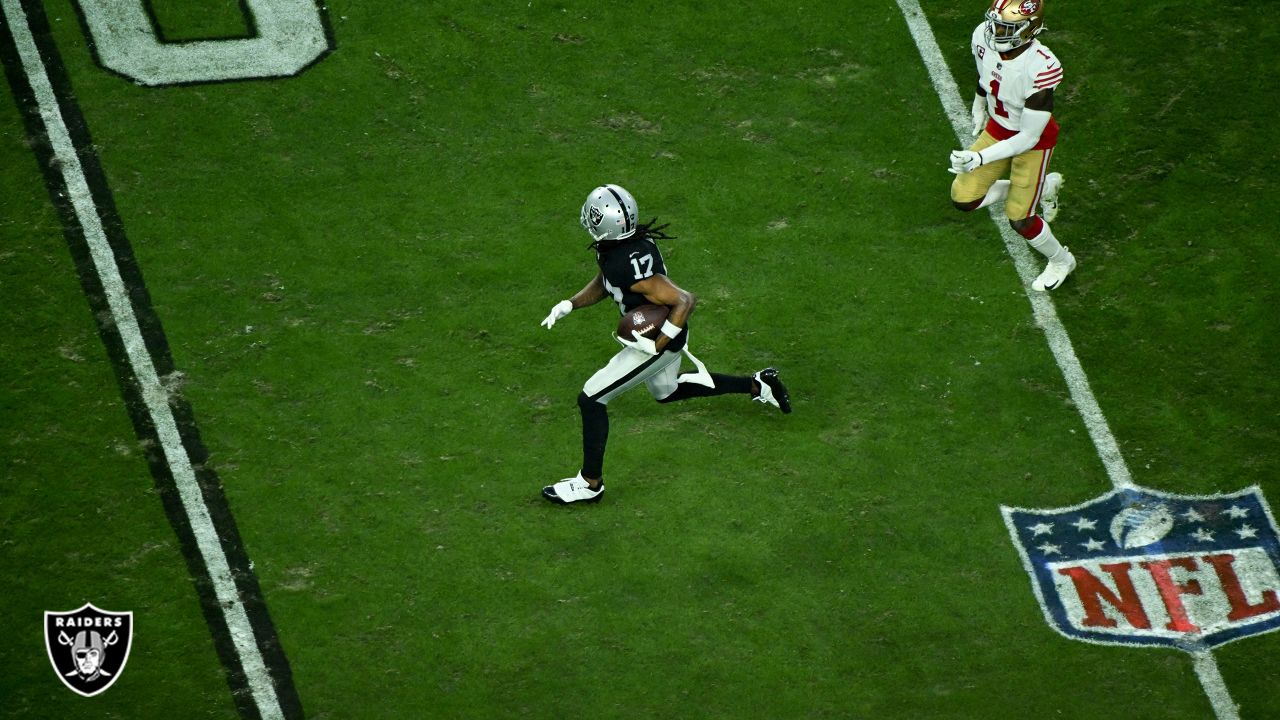 Can't-Miss Play: Las Vegas Raiders quarterback Jimmy Garoppolo rewards  Raiders' gutsy fourth-down call with 32-yard TD strike to Raiders wide  receiver Davante Adams