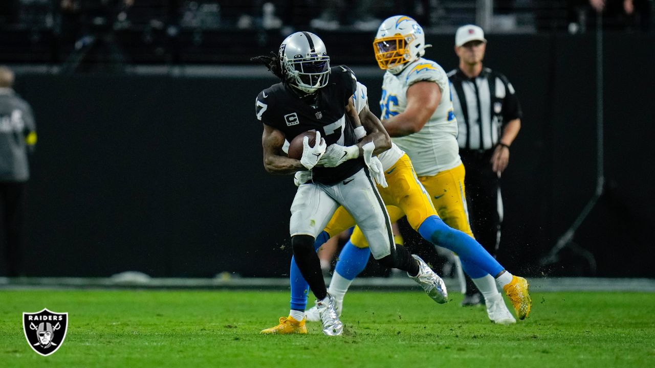 Las Vegas Raiders tight end Jacob Hollister (88) leaves the field after an NFL  football game against the Los Angeles Chargers, Sunday, Dec. 4, 2022, in  Las Vegas. (AP Photo/Rick Scuteri Stock