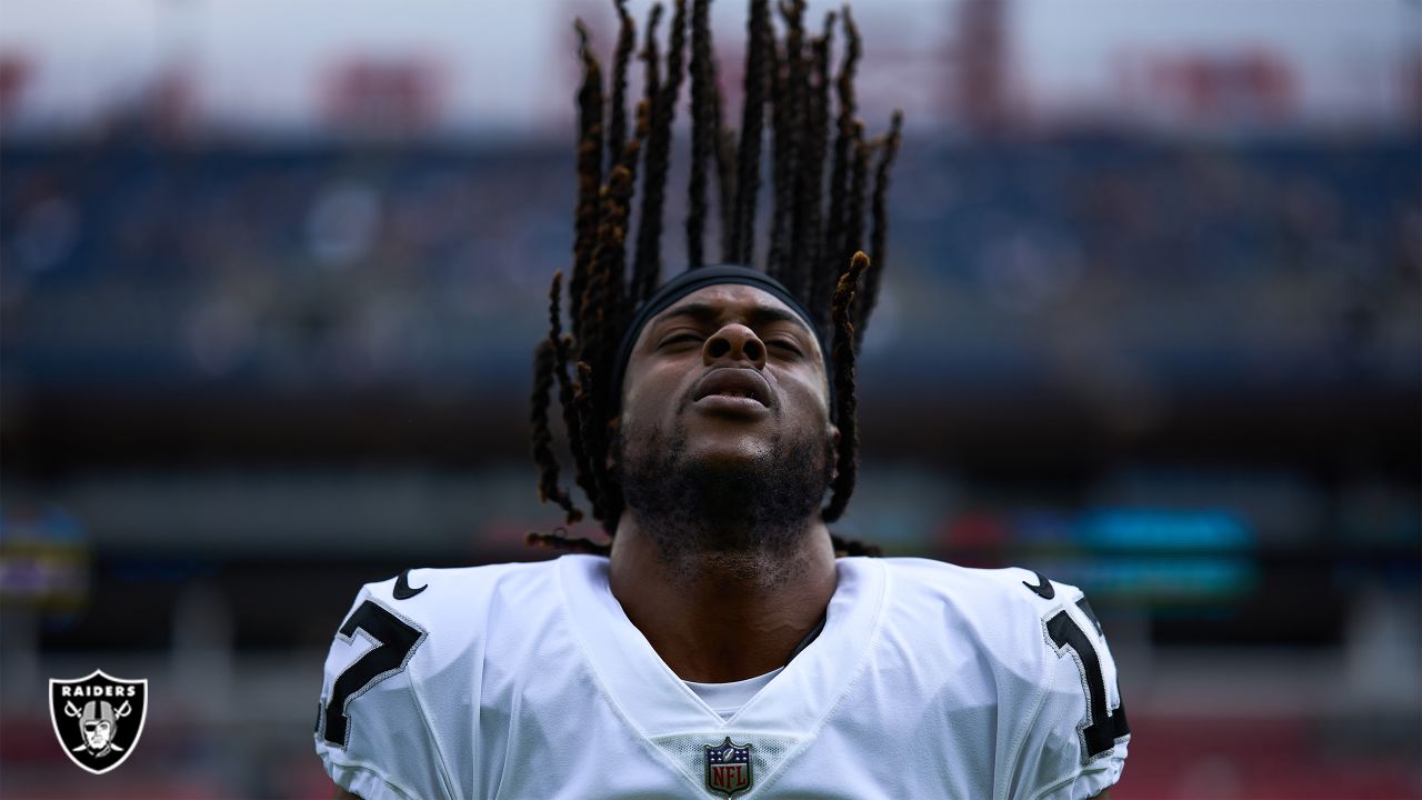 Las Vegas Raiders guard Jermaine Eluemunor (72) prays before an NFL  football game against the Tennessee Titans Sunday, Sept. 25, 2022, in  Nashville. (AP Photo/Mark Zaleski Stock Photo - Alamy