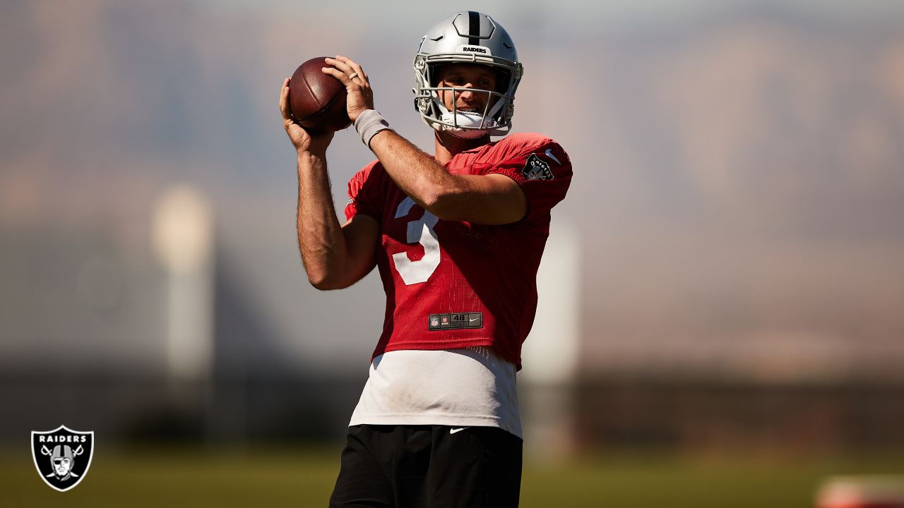 Raiders extend QB Nathan Peterman