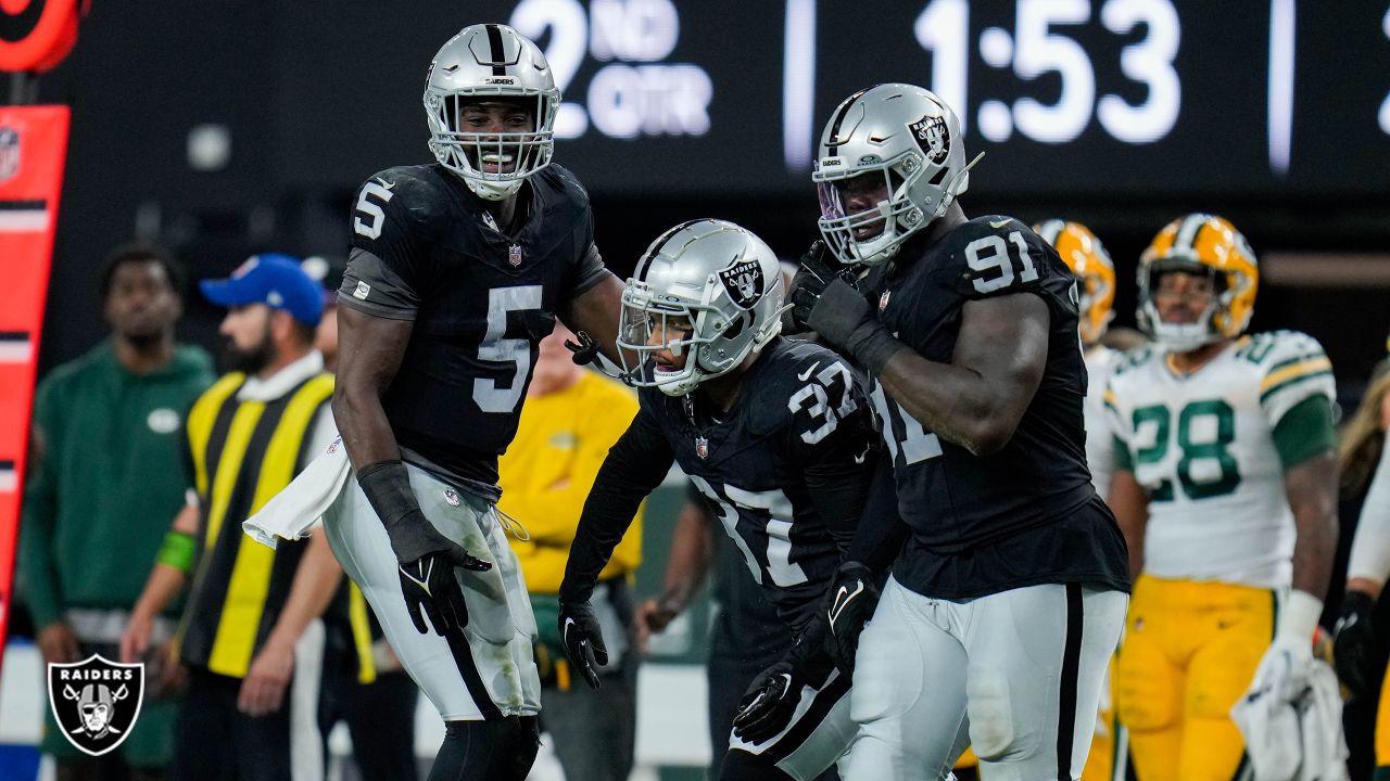 Las Vegas Raiders' disruptive defense secures narrow victory over Green Bay  Packers to end three-game losing streak