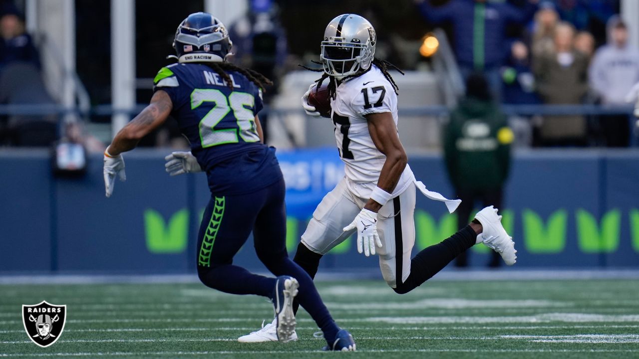 Raiders' Josh Jacobs Makes Case To Be Re-Signed After Epic 86-Yard TD Run  In Overtime To Give Las Vegas Entertaining 40-34 Win Over Seattle Sunday -  LVSportsBiz