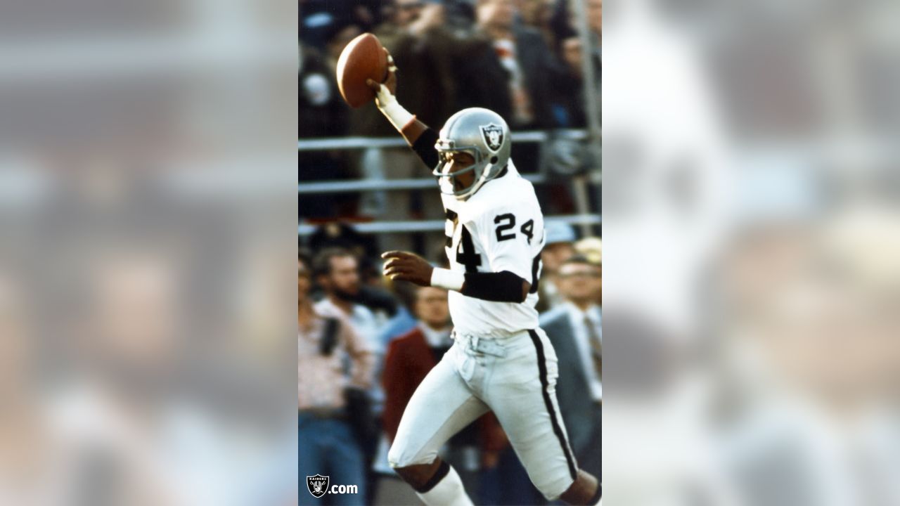 Top 10 moments during Willie Brown's career as a Raider