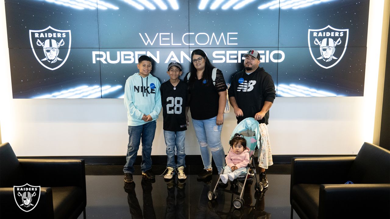 Las Vegas Raiders - Like mother, like daughter. How Raiders