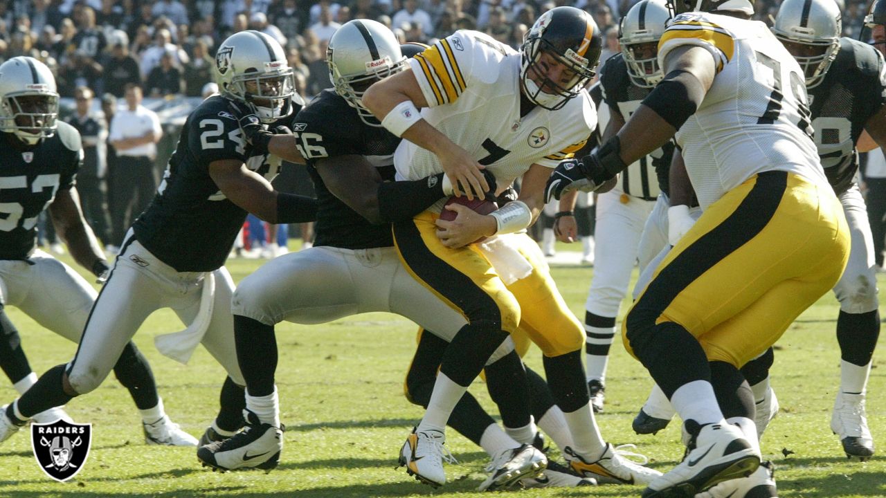 Linebacker Derrick Burgess of the Oakland Raiders stands with News Photo  - Getty Images