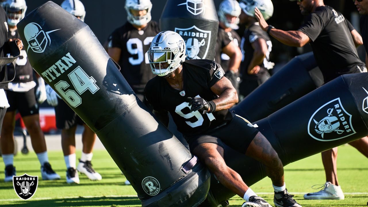 Las Vegas Raiders guard Richie Incognito (64) during training camp on  Wednesday, Aug 18, 2021, in Thousand Oaks, Calif. (Dylan Stewart/Image of  Sport Stock Photo - Alamy