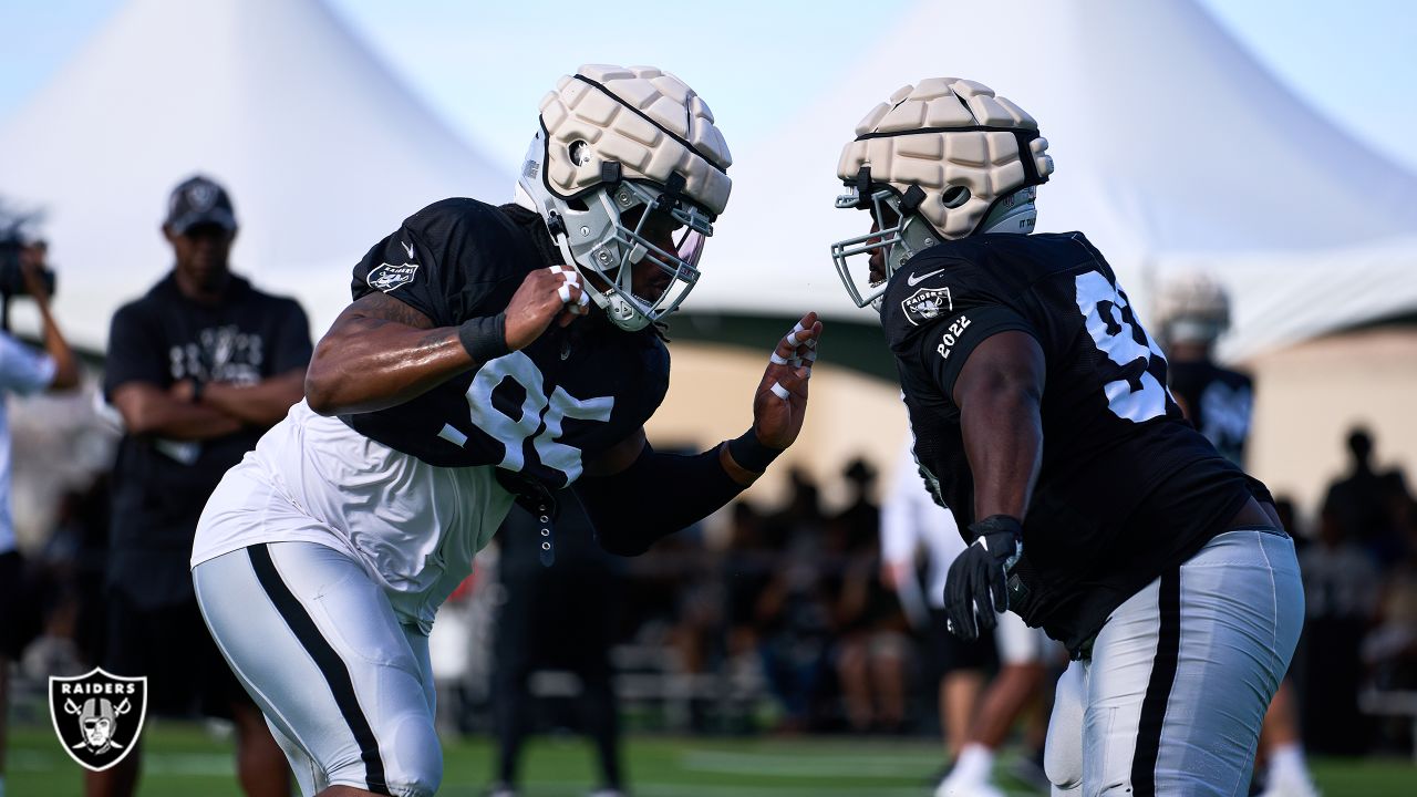 Defensive end Maxx Crosby (98) runs a drill during a Las Vegas Raiders open  practice at the Int …