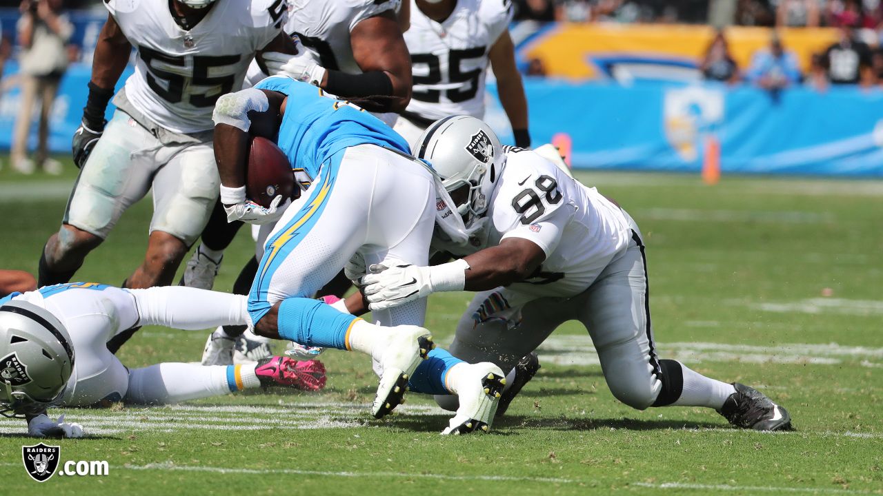 Quick Snap: Raiders travel to Los Angeles, fall to Chargers 26-10