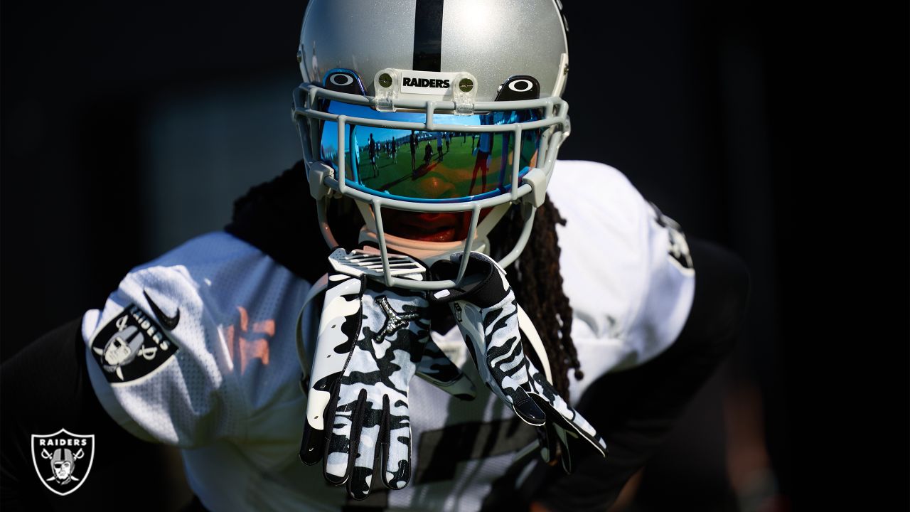 Raiders wide receiver Davante Adams leaves practice with apparent leg  injury