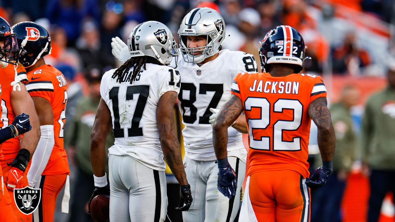 Las Vegas Raiders defensive end Maxx Crosby (98) in the first half of an  NFL football game Sunday, Sept. 10, 2023, in Denver. (AP Photo/David  Zalubowski Stock Photo - Alamy