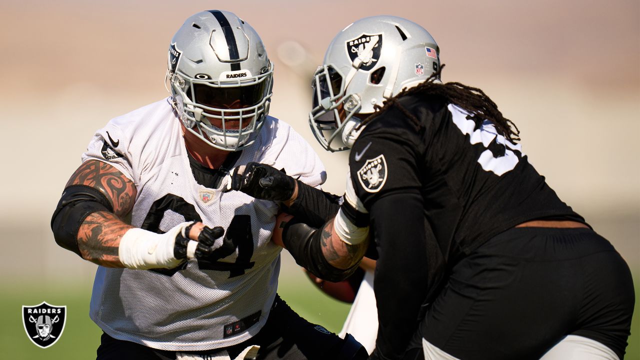 Raiders' Richie Incognito keeps up with younger teammates