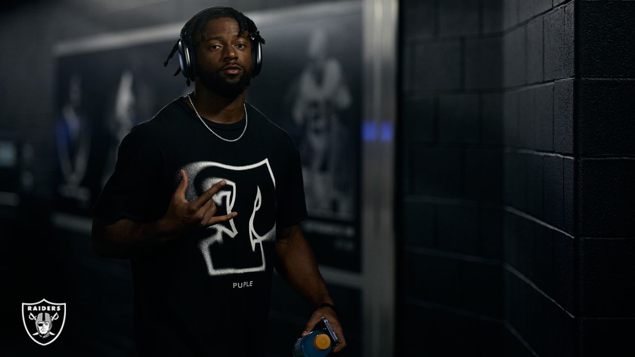 Las Vegas Raiders safety Chris Smith II (42) warms up before an NFL  football game against the San Francisco 49ers, Sunday, Aug. 13, 2023, in Las  Vegas. (AP Photo/John Locher Stock Photo - Alamy