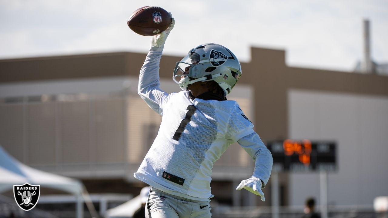 Raiders middle linebacker Denzel Perryman (52) winces during practice at  the Intermountain Heal …