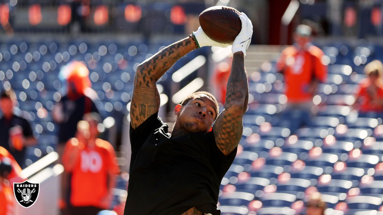 Tight end (83) Darren Waller of the Las Vegas Raiders warms up