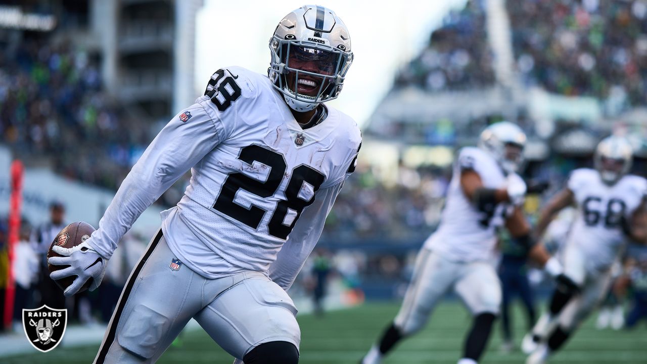 Raiders' Josh Jacobs wins FedEx NFL Player of the Year award