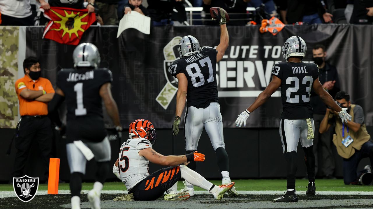 Las Vegas Raiders tight end Foster Moreau (87) celebrates a touchdown catch  against the Cincinn …