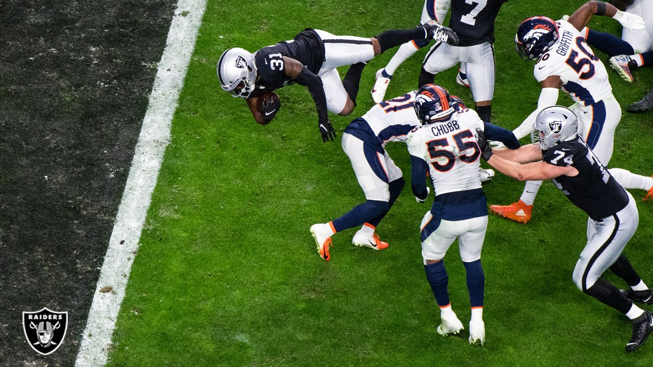 Denver Broncos' defense wilts late against run-heavy Raiders