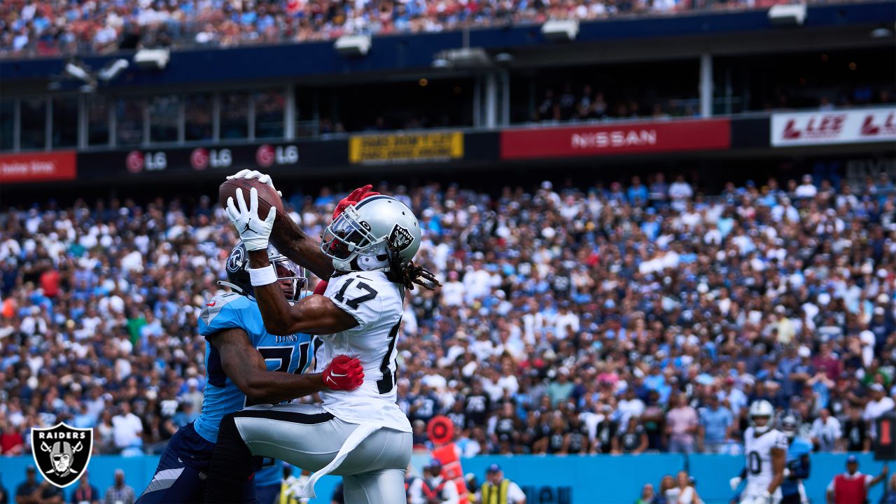 Las Vegas Raiders running back Brandon Bolden (34) takes a break during  their game against the Tennessee Titans Sunday, Sept. 25, 2022, in  Nashville, Tenn. (AP Photo/Wade Payne Stock Photo - Alamy