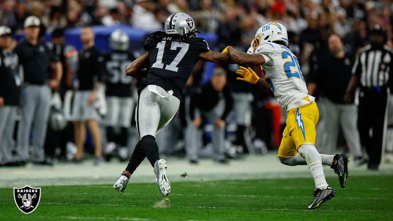 Las Vegas Raiders tight end Jacob Hollister (88) leaves the field after an NFL  football game against the Los Angeles Chargers, Sunday, Dec. 4, 2022, in  Las Vegas. (AP Photo/Rick Scuteri Stock