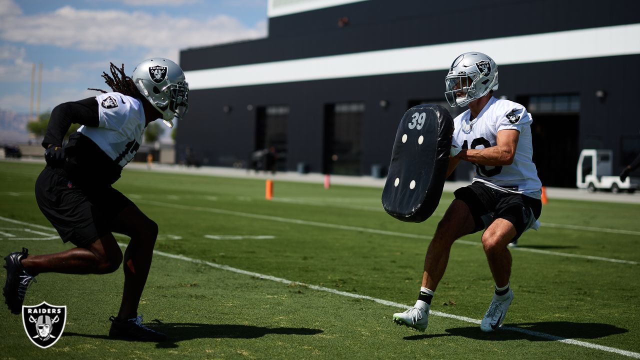 Las Vegas Raiders cornerback Amik Robertson (21) takes a drink during a  practice session at the …