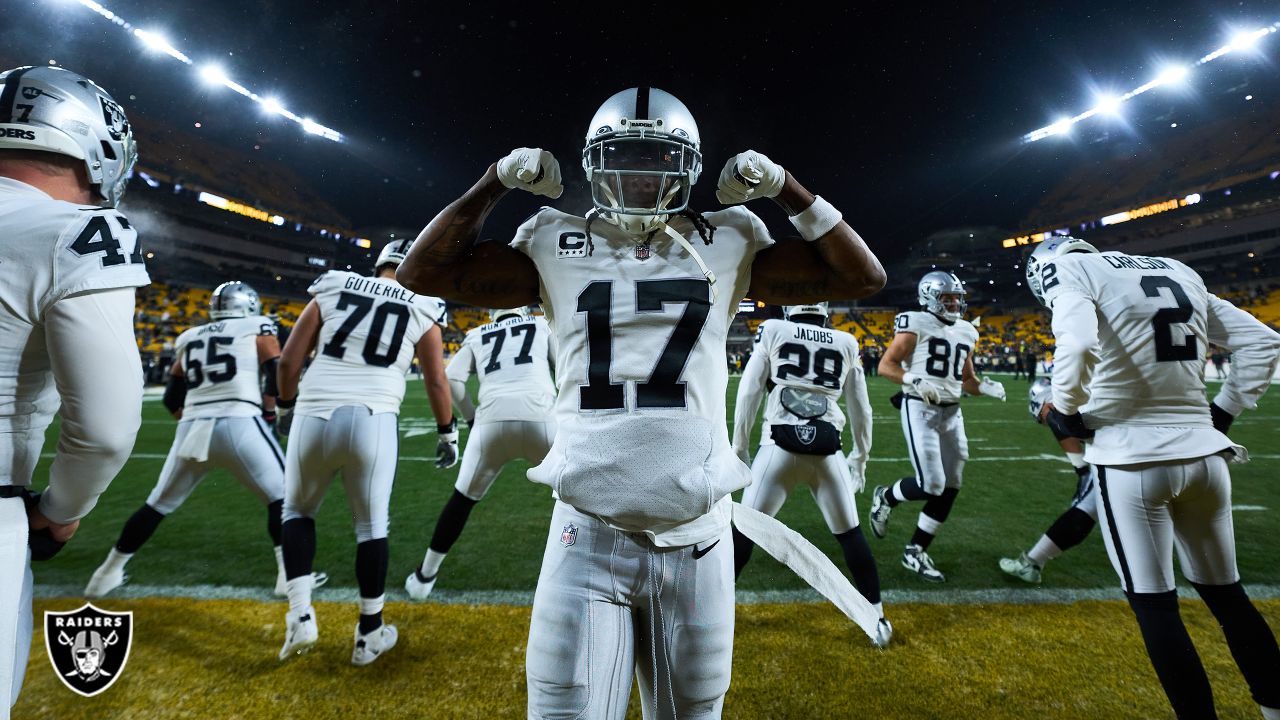 Las Vegas Raiders wide receiver Davante Adams (17) catches the ball during  an NFL game against the Los Angeles Rams on Thursday, Dec. 8, 2022, in  Inglewood, Calif. (Dylan Stewart/Image of Sport/Sipa