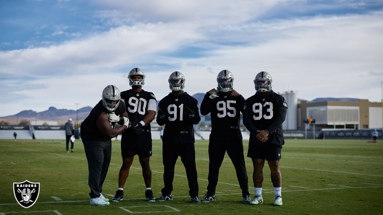 Las Vegas Raiders defensive tackle Kendal Vickers (95) stands on