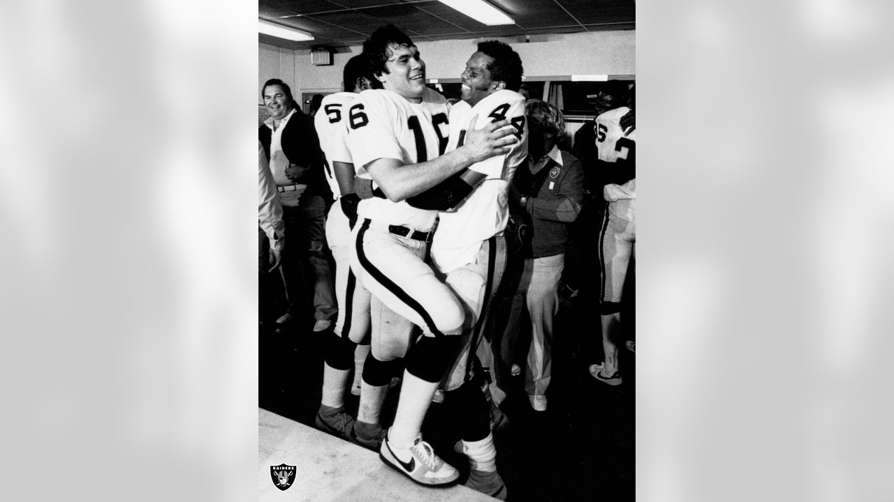 Oakland Raiders quarterback Jim Plunkett checks downfield for a receiver in  Super Bowl XV game in New Orleans, Jan. 26, 1981. (AP Photo Stock Photo -  Alamy