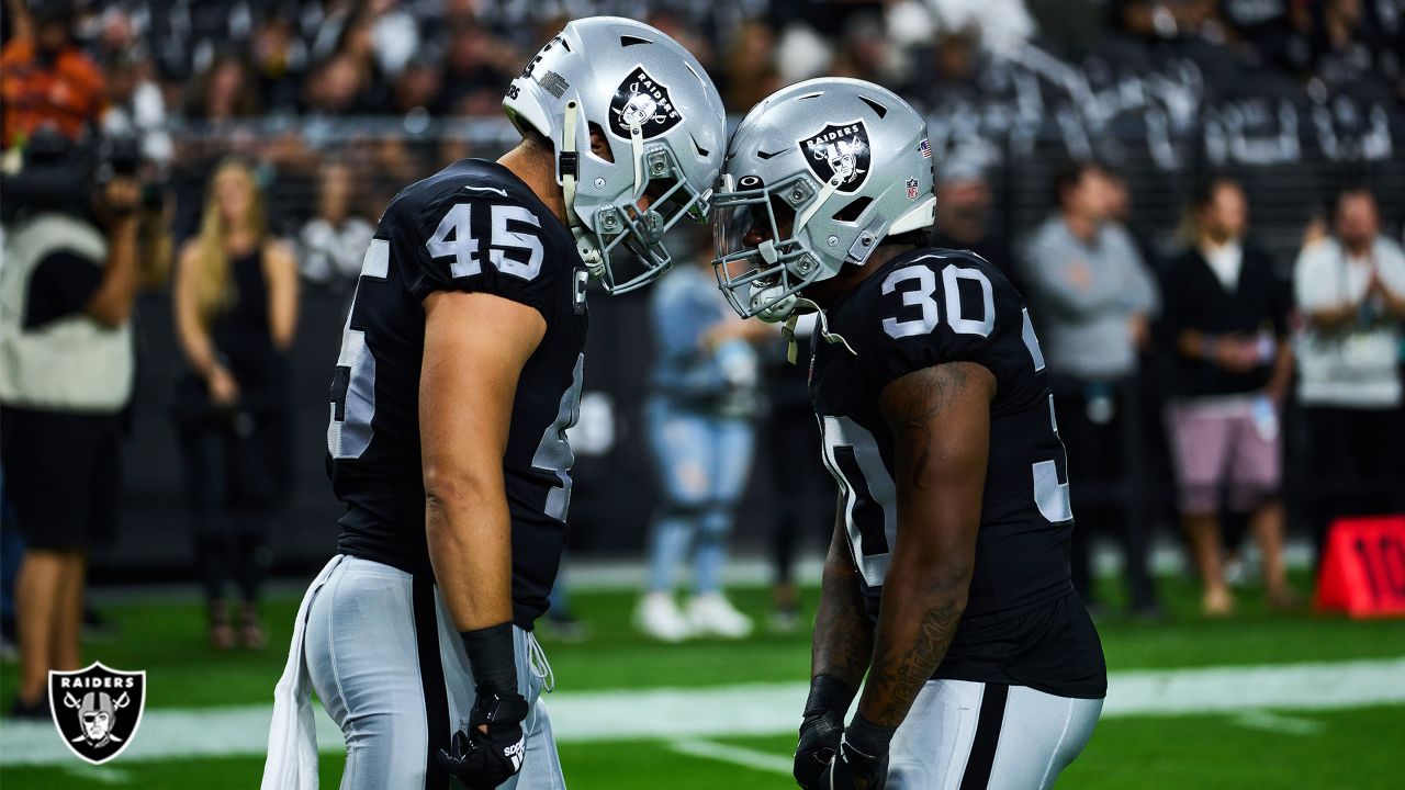 Las Vegas Raiders cornerback Desmond Trufant (10) warms up before